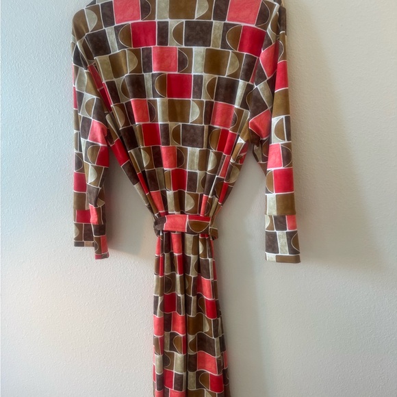 J McLaughlin geometric pattern Brynn wrap dress. NWT! - Picture 2 of 3